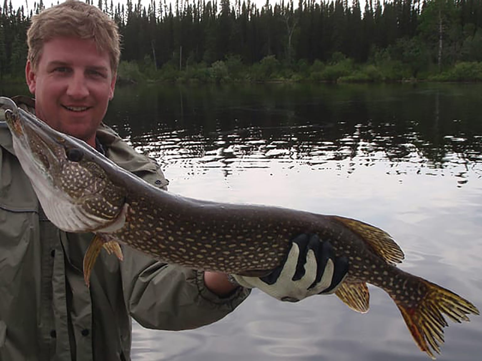 Man holding a Pike